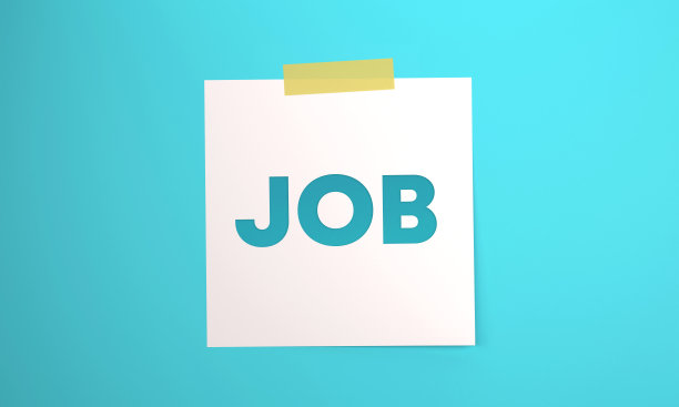 用蓝色胶带贴着招聘信息的便签纸。图片下载