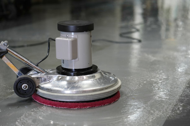 人们清洁清洗外走道采用抛光机、清洁设备概念图片下载