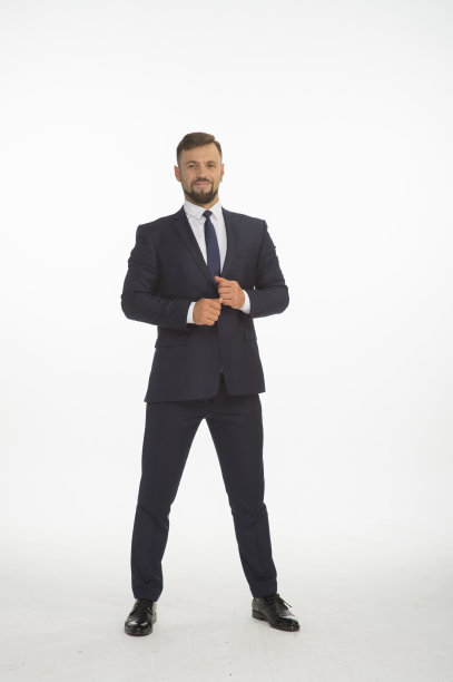 年轻的商人穿着西装，在摄影棚的白色背景上摆出不同的情绪，孤独地成长着图片下载