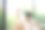 一名亚洲男子在家用笔记本电脑工作，庆祝成功。图片下载