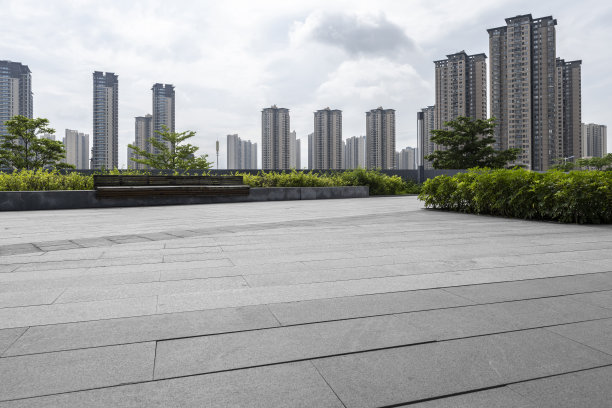 现代城市外的开放空间图片下载