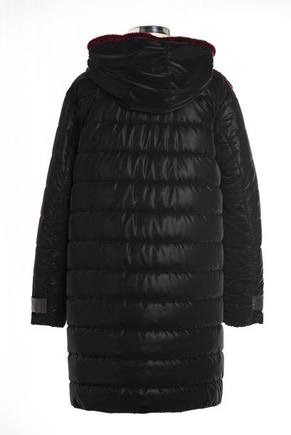 昂贵的皮草大衣收藏在人体模型上。图片下载