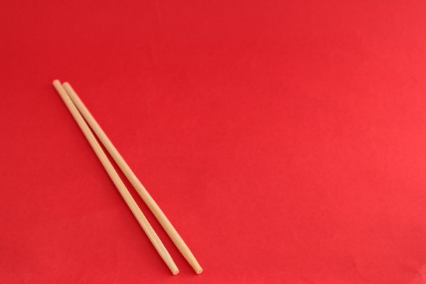 红底竹筷图片下载