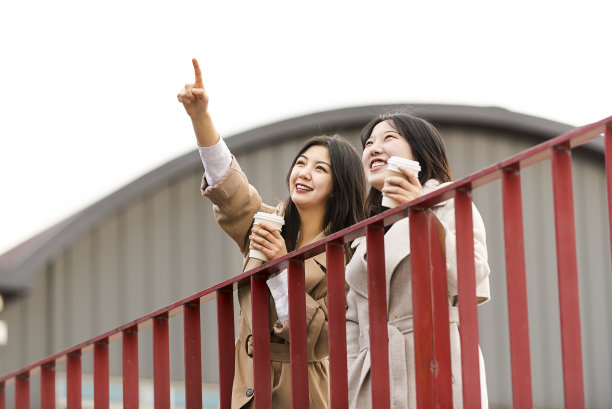 女大学生秋季校园生活图片下载