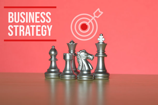 棋子和目标符号与文字业务战略图片下载