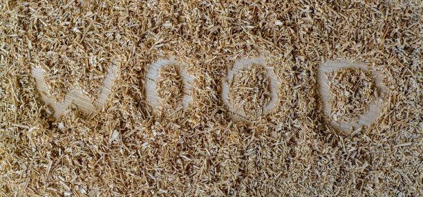 天然木屑背景。废弃木材在车间处理图片下载