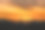 夕阳西下，成排的树木和山景图片下载