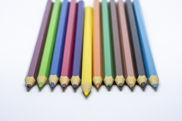 就像这支黄色的蜡笔一样与众不同!图片下载