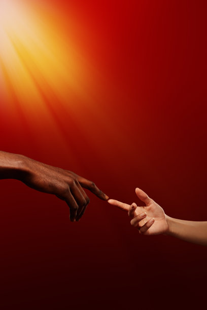 两只手互相触碰。人际关系，团结，团聚，象征概念图片下载