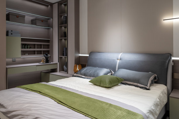 浅色居室环境和简单明亮的床罩图片下载