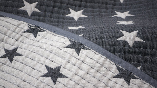 黑白星形图案被毯图片下载