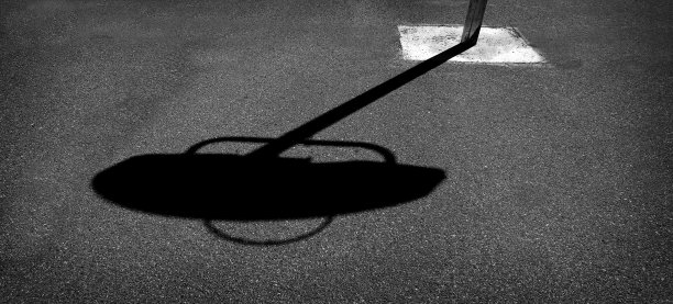 城市篮球在市区打大城街球图片下载