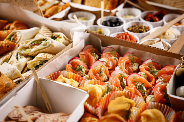 三文鱼烤面包，小吃套装。图片下载