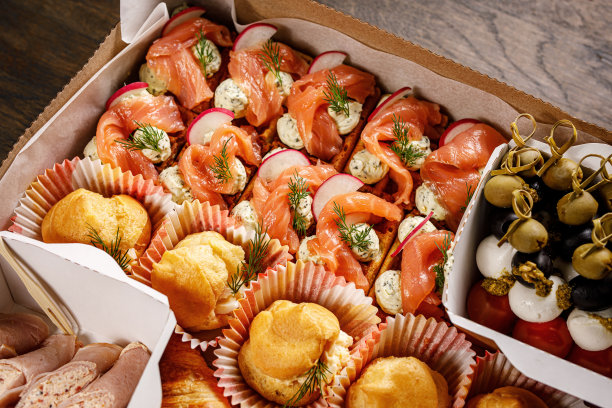 三文鱼烤面包，小吃套装。图片下载