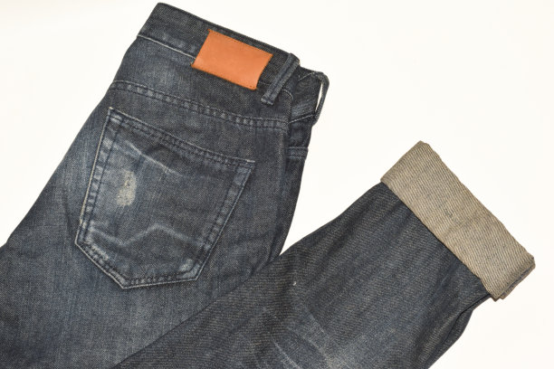 折叠牛仔裤或牛仔布的特写图片下载
