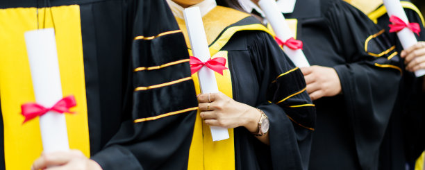 一组毕业学生肖像。图片下载