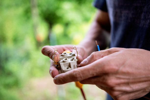 专业电工的工作图片下载