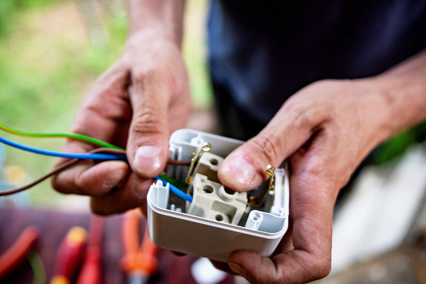 专业电工的工作图片下载