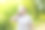 在阳光明媚的日子里，白发苍苍，满脸皱纹的老妇人。退休年龄图片下载