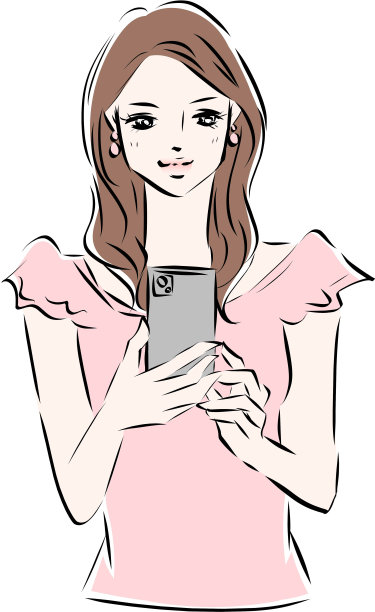 微笑的女人看着她的手机图片下载