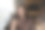 微笑的女人在智能手机上有摄像头视频通话图片下载