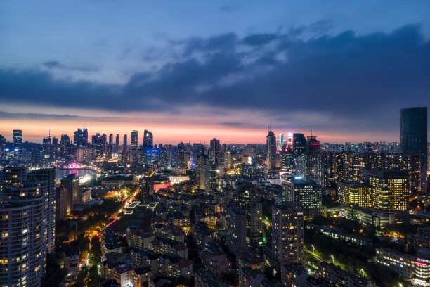 航拍青岛城市建筑景观天际线夜景图片下载