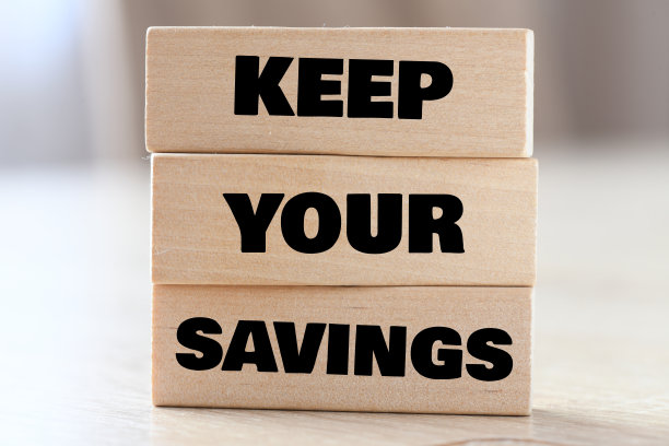 把你的储蓄存款记在木块上。图片下载