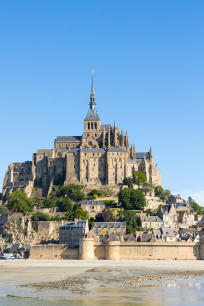 从海湾的圣米歇尔山出发图片下载