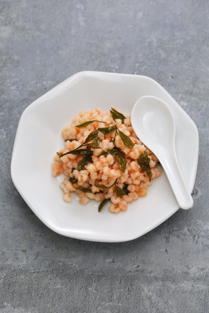 龙井绿茶炒河虾，中国杭州菜图片下载