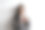 有手机的黑发女人图片下载