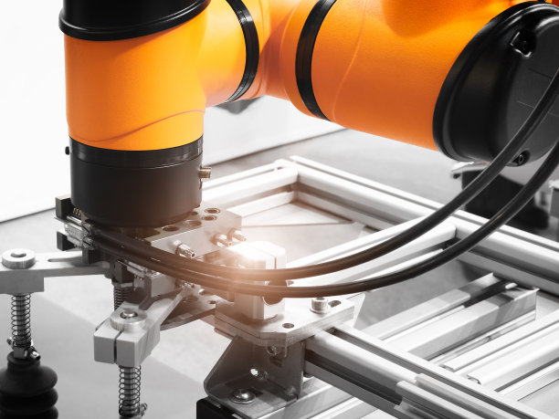 现代机器人工业技术理念，自动化数控机械臂装料。有选择性的重点。图片下载