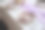 桌子设置与闪闪发光的酒杯，盘子和餐具在桌子上，复制空间。婚宴上的餐具。餐厅里的婚宴用的桌子图片下载