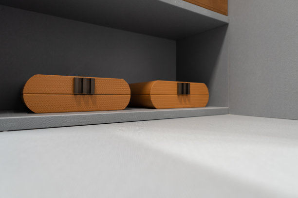 衣柜里的皮革收纳盒图片下载