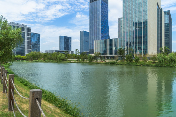 现代城市海滨市区天际线，中国图片下载