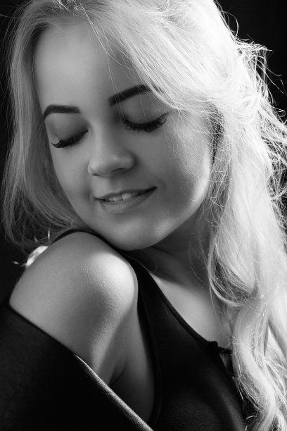 美丽的女性肖像图片下载