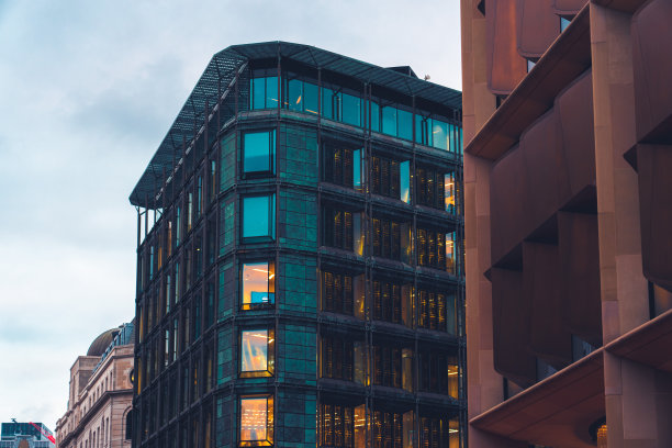 伦敦高楼的低角度图片下载