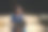多任务女性企业家，工作中的女商人。专业的室内设计师，一边用笔记本电脑工作，一边用手机讨论新项目图片下载