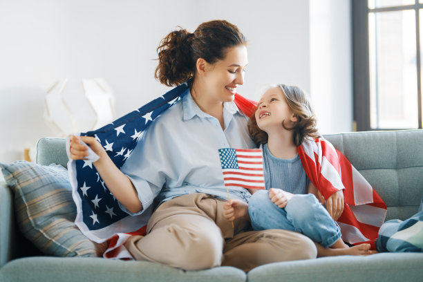 家庭与美国国旗图片下载