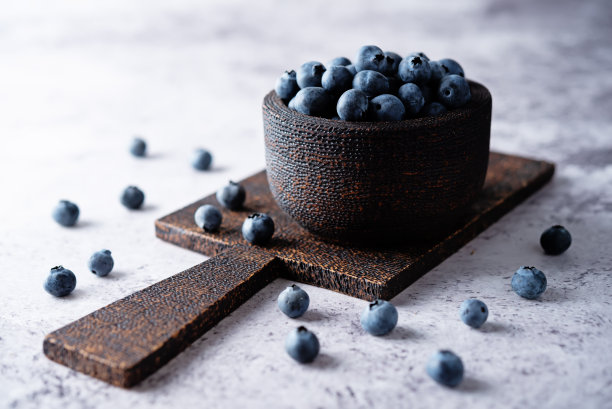 碗里的新鲜蓝莓图片下载