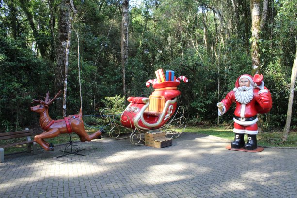 圣诞老人和驯鹿图片下载