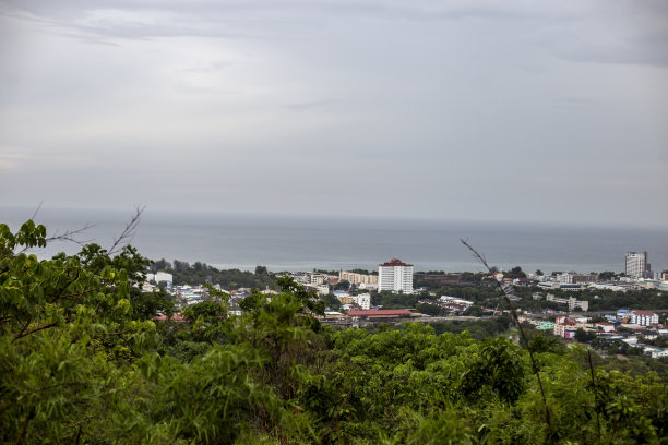 从山上俯瞰这座城市图片下载