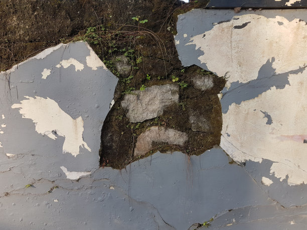 墙上的裂缝会让砖块脱落图片下载