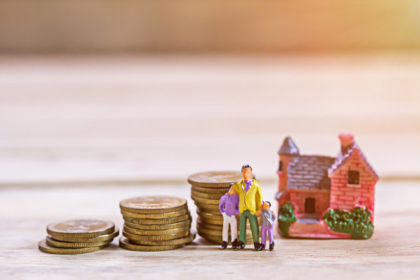 迷你人寻找房子，为梦想的房子存钱。图片下载