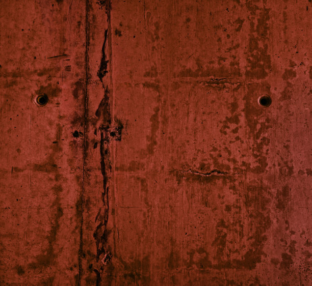 光滑的红色原混凝土墙与混凝土形成酒窝，网格线和黑色生锈的纹理。水泥石纹理背景。红色的混凝土纹理，带有肮脏的条纹。图片下载