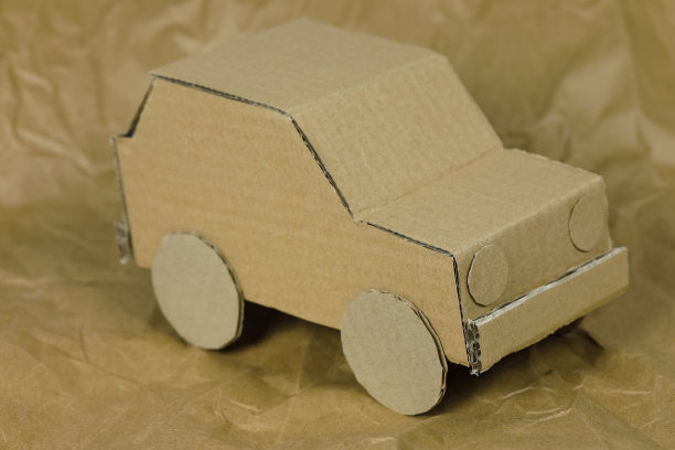 小型汽车模型是在纸的背景图片下载
