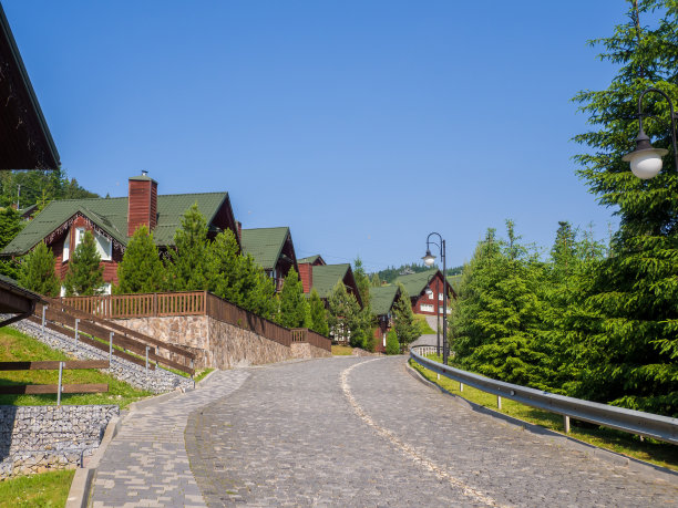 布科维尔风景如画的石头小路图片下载