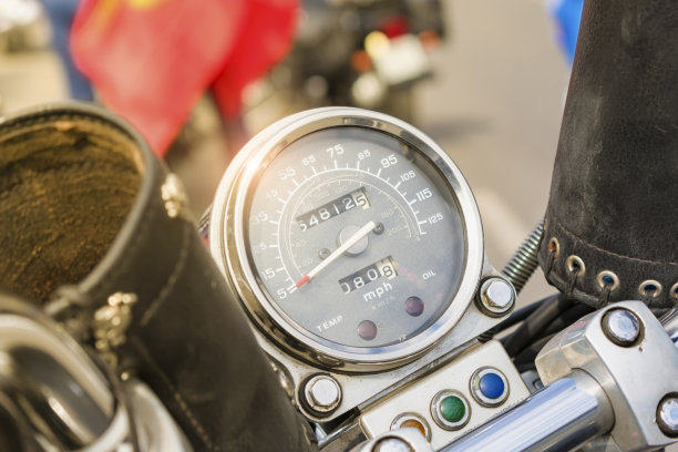 模拟速度计强大的摩托车特写图片下载