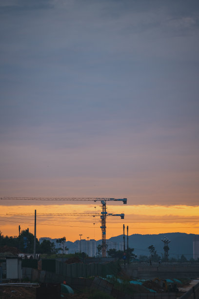 黄昏的现代城市和桥梁图片下载