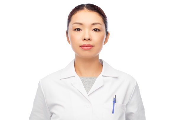 穿着白大褂的亚洲女医生图片下载