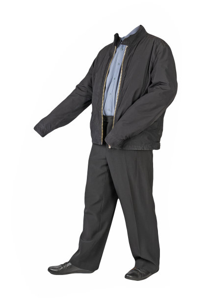 男性夹克，衬衫，黑色裤子和黑色皮靴孤立在白色背景。男人的秋天的衣服图片下载